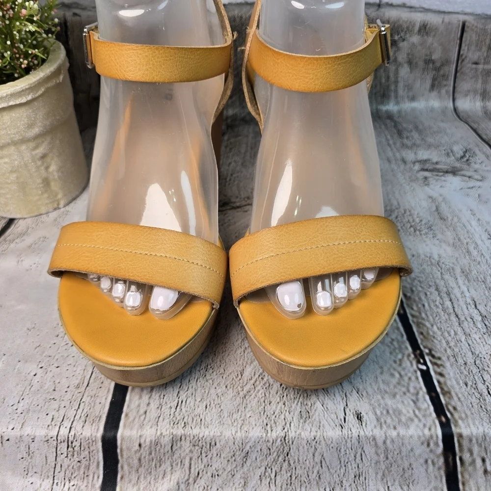 TORRID MUSTARD YELLOW WEDGES SANDALS LEATHER STRAPS WOMENS SIZE 8